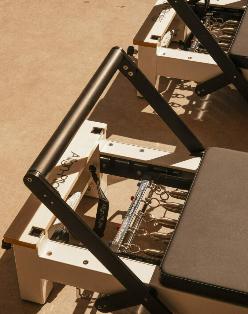 zoom sur machine de pilates reformer